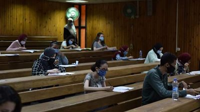 طلاب الثانوية العامة يؤدون اختبارات القدرات بـ