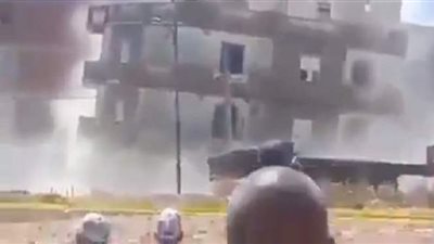 لحظة انهيار منزل بالجزائر بسبب زلزال أمس | فيديو