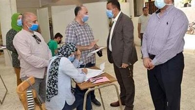 طلاب الثانوية يؤدون اختبارات القدرات وسط إجراءات احترازية.. مسح حراري في التربية النوعية بعين شمس.. وزحام في فنون جميلة حلوان
