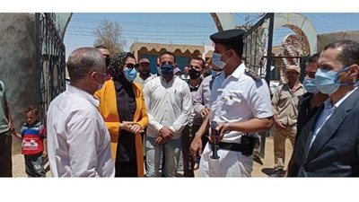 نائب محافظ الوادى الجديد تتابع أعمال القافلة المرورية بقرى غرب الموهوب