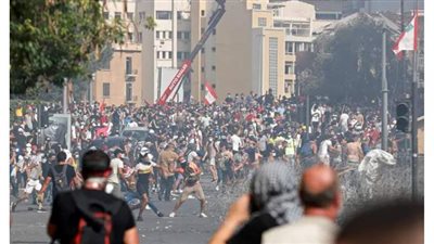 لبنان تنتفض.. المحتجون يرفعون المشانق في مظاهرات 