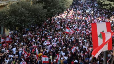 السنيورة: حزب الله يحمل السلاح ضد المتظاهرين في لبنان ويهدد بالعنف | فيديو