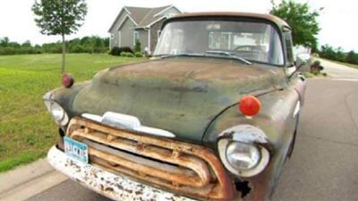 أمريكي يبيع سيارة 