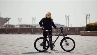 حماية لقطاع السيارات.. فرنسا تحظر إعلانا عن الدراجات الإلكترونية | صور