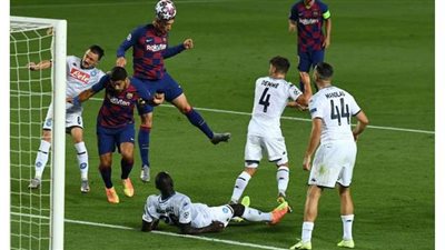 برشلونة يتقدم على نابولي 1/3 في الشوط الأول