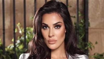 اللبنانية نادين نجيم تنشر فيديو لحظة إصابتها في انفجار مرفأ بيروت..  (فيديو)