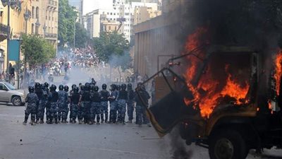 بعد يوم من التظاهرات.. الهدوء يعود إلى بيروت