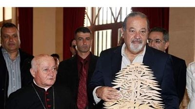 الملياردير كارلوس سليم يتعهد بالمساعدة على إعادة بناء مرفأ بيروت