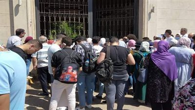 توافد مكثف للطلاب لأداء اختبارات القدرات بكلية الفنون التطبيقية | صور