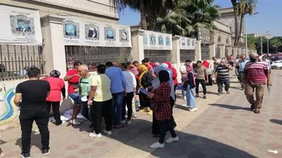 توافد طلاب الثانوية العامة على كلية الفنون الجميلة لأداء اختبارات القدرات | فيديو
