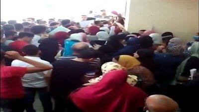 زحام على تظلمات الثانوية العامة دون اتباع الإجراءات الاحترازية بالقليوبية | فيديو