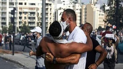 الأمن يطلق الغاز المسيل للدموع لتفريق المحتجين بمحيط البرلمان اللبناني | فيديو