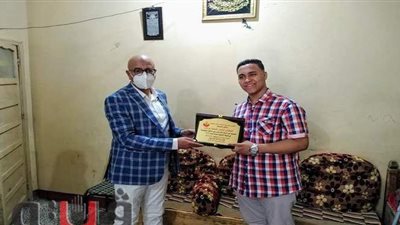 وكيل «صحة بني سويف» يكرم أول الجمهورية بالثانوية العامة | صور