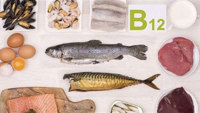 تعرف على أهم أعراض نقص فيتامين ب 12 بالجسم.. وتعويضه بالغذاء