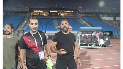 أمير كرارة يشاهد مباراة الأهلي وإنبي من ستاد القاهرة | صور