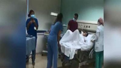 قصة ولادة طفل لبناني على أضواء الموبايل في بيروت