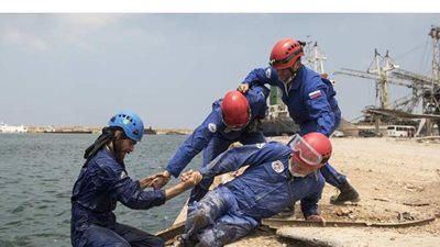 انتشال  8 جثث من تحت الركام في بيروت على يد رجال إنقاذ روس