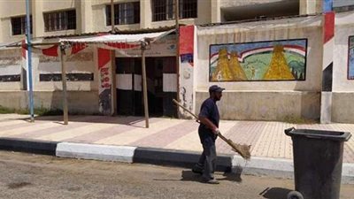 تكثيف أعمال النظافة بمحيط اللجان الانتخابية في الإسكندرية | صور