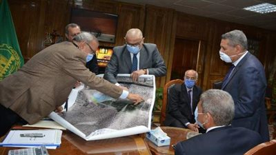 محافظ القليوبية يعقد اجتماعا لمتابعة أعمال تطوير طريق شركات البترول