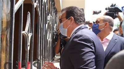 وزير التعليم العالي يتفقد مكاتب تنسيق المعادلات الأجنبية بجامعة عين شمس | فيديو