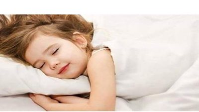 فوائد نوم الأطفال مبكرا ٩ مساء: أقل عرضة للسمنة والتوتر والعصبية