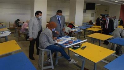 رئيس جامعة بنها يتفقد اختبارات القدرات بكلية الفنون التطبيقية