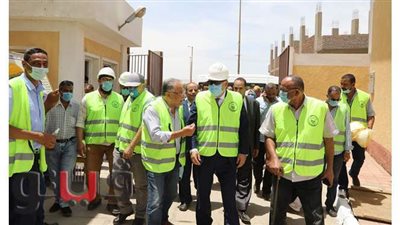 محافظ قنا يشهد بدء التشغيل التجريبي لمشروع الصرف الصحي بمدينة نقادة