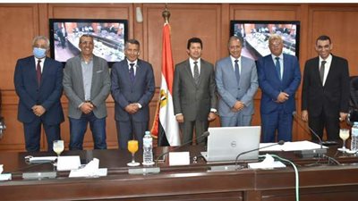 وزير الرياضة يشهد توقيع بروتوكول تعاون مع شركة النجيل الصناعي الألمانية