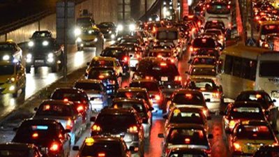 انقلاب سيارة نقل أعلى كوبري التونسي اتجاه الأوتوستراد وإصابة شخص