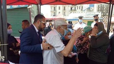 مواطنون من مختلف الأعمار يشاركون في انتخابات الشيوخ بلجنة التوفيقية بشبرا | فيديو