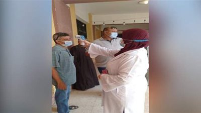 رؤساء لجان الغربية يرفضون دخول المواطنين  للإدلاء بأصواتهم دون الكمامات