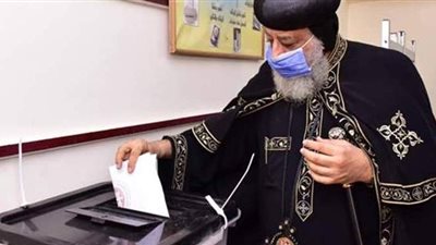 4 صور للبابا تواضروس من داخل لجنة انتخابات الشيوخ بالوايلي