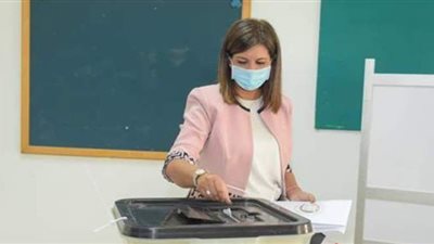 خلال إدلائها بصوتها .. وزيرة الهجرة: الدولة حافظت على سلامة المصريين بالخارج