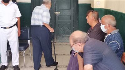 توافد ملحوظ لكبار السن  على لجان انتخابات الشيوخ بالمنيا | صور