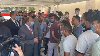 وزير التنمية المحلية يدلي بصوته في انتخابات الشيوخ بمصر الجديدة