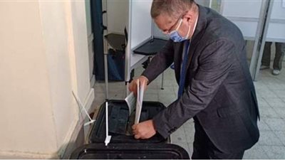 ٤ صور لمشاركة وزير قطاع الأعمال في انتخابات الشيوخ ٢٠٢٠