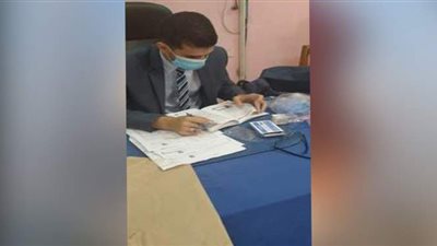 رئيس لجنة بكفر الشيخ :إقبال الناخبين جيد  ومواد التعقيم متوفرة