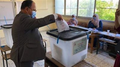 وزير المالية يدلى بصوته فى انتخابات مجلس الشيوخ