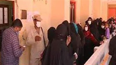 بالكمامات.. النساء يتصدرن المشهد بلجان الأقصر في انتخابات مجلس الشيوخ | فيديو