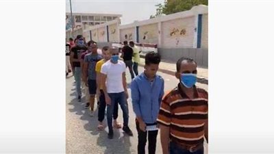 طوابير شبابية وتباعد اجتماعي فى لجان انتخابات الشيوخ بالقطامية | فيديو