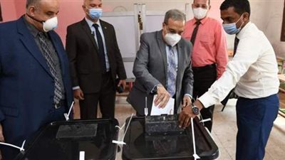 وزير الدولة للإنتاج الحربي يدلي بصوته في انتخابات الشيوخ | صور
