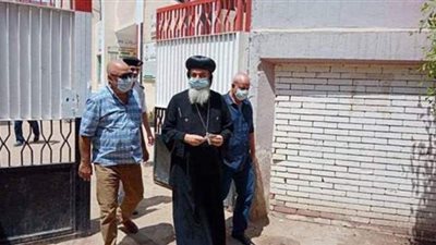 أسقف الشرقية يدلي بصوته في انتخابات مجلس الشيوخ بـ