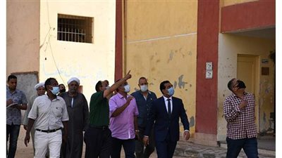 نائب محافظ قنا يتفقد مقرات اللجان الانتخابية بمدينة الوقف