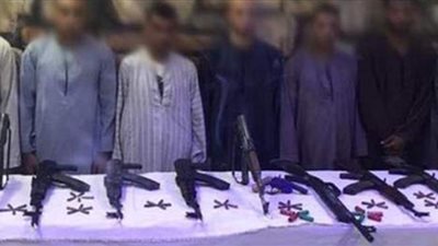 اشتباكات بالأسلحة النارية بين عائلتين بأسيوط .. والأمن يصادر 10 قطع سلاح