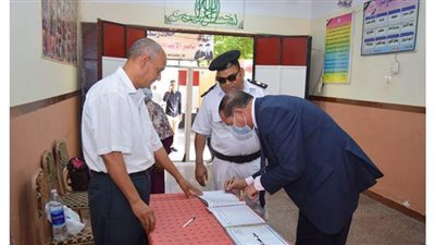 رئيس جامعة سوهاج يدلي بصوته في انتخابات الشيوخ ويدعو المواطنين للمشاركة