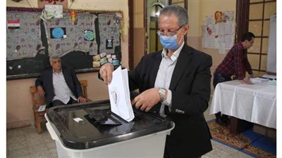 سكرتير عام  الوفد يدلي بصوته في انتخابات الشيوخ بمدرسة قصر الدوبارة