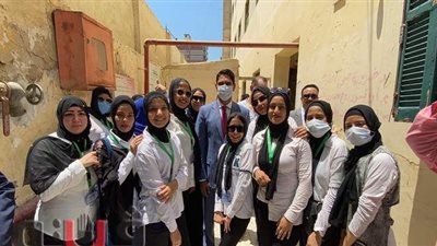 أبوهشيمة يقبل رأس سيدات 