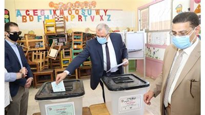 وزير الزراعة يدلي بصوته في انتخابات الشيوخ بلجنة ابن النفيس في مدينة نصر