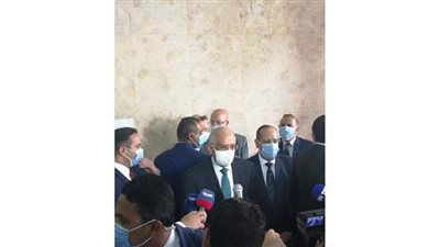 رئيس البرلمان يدلي بصوته في انتخابات الشيوخ.. يحذر من الدعوات الخبيثة للمقاطعة.. ويعلن موعد مناقشة قانون تقسيم دوائر مجلس النواب