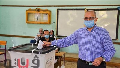 وكيل وزارة التعليم ببورسعيد يدلي بصوته في انتخابات الشيوخ